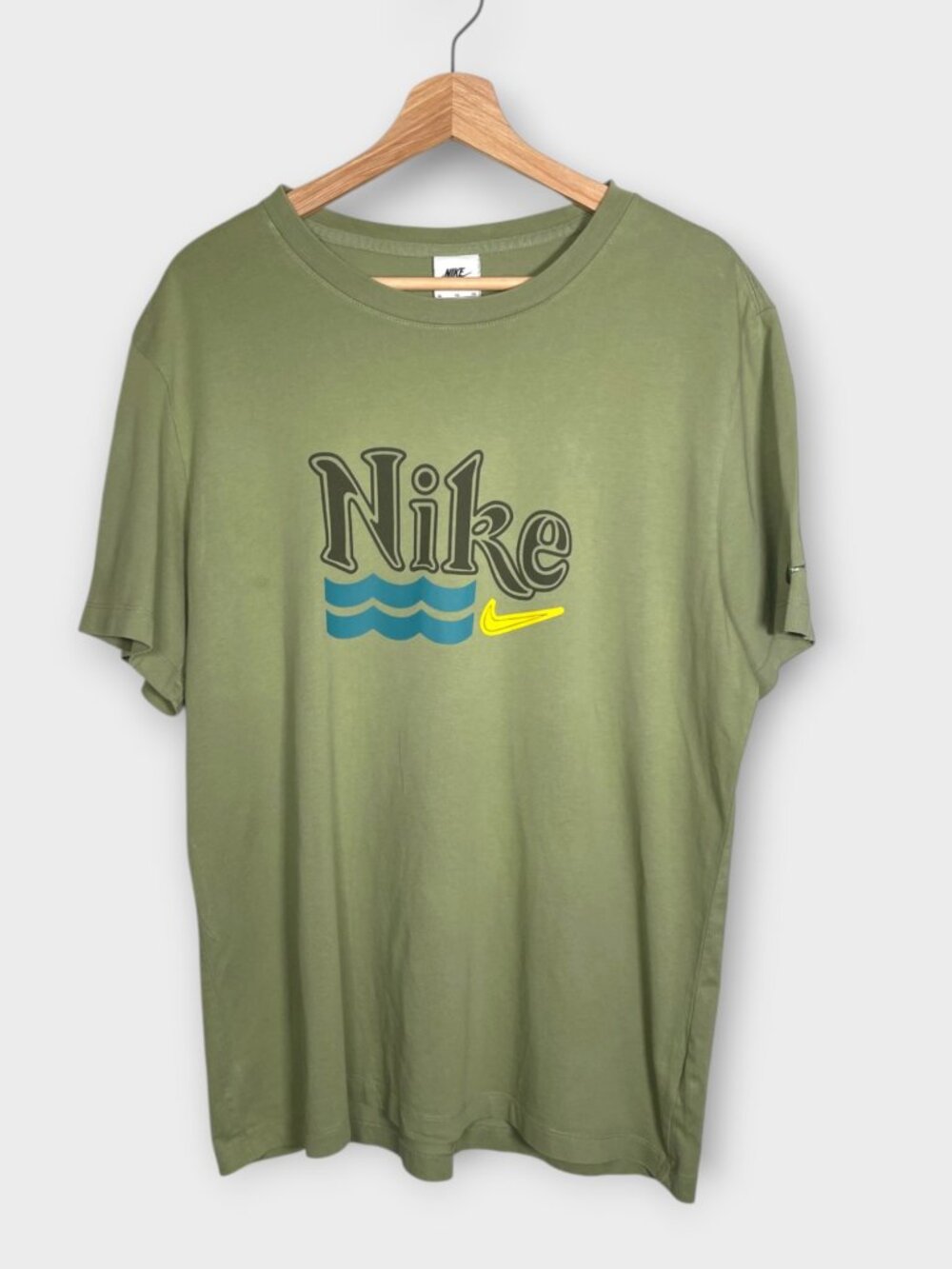 Nike Short Sleeve T-Shirt Men's XL 100% Cotton Green Waves Logo